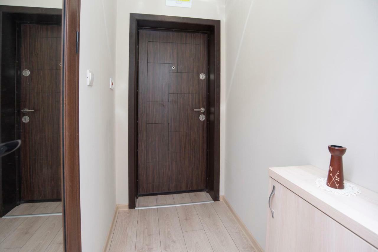 Lynn'S Oasis-Ocean Touch In Core Downtown Apartment Burgas Exterior photo