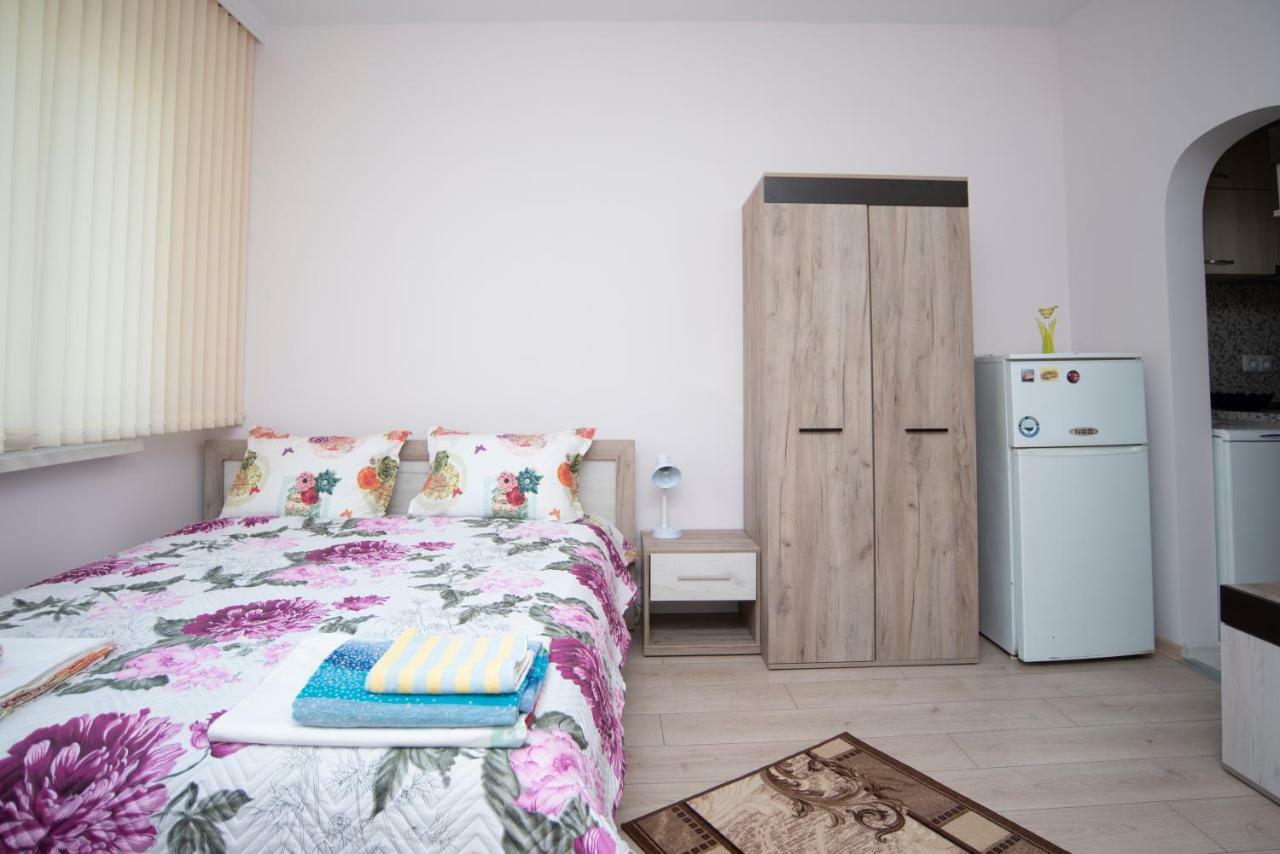 Lynn'S Oasis-Ocean Touch In Core Downtown Apartment Burgas Exterior photo